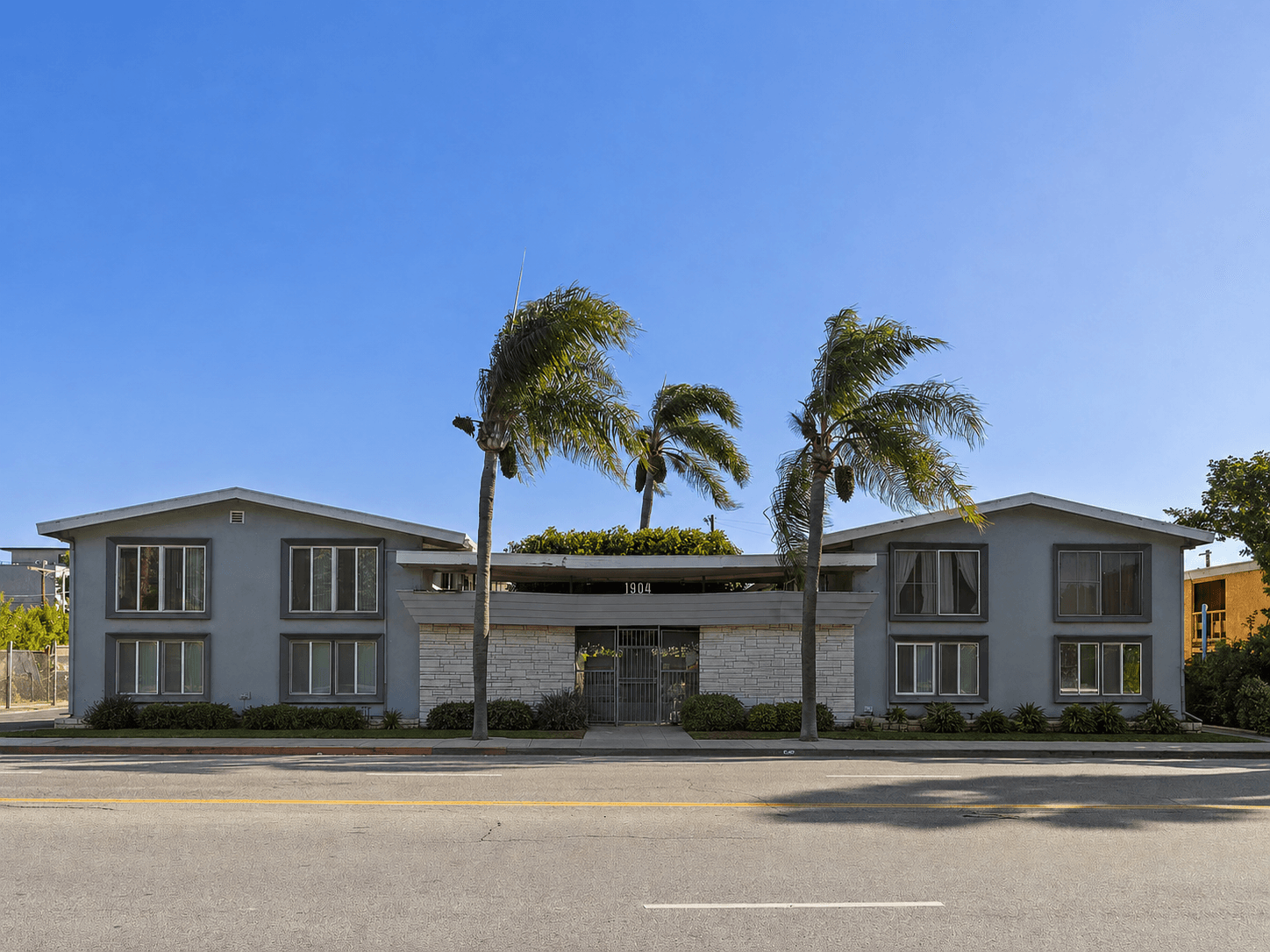 1904 S Robertson Boulevard